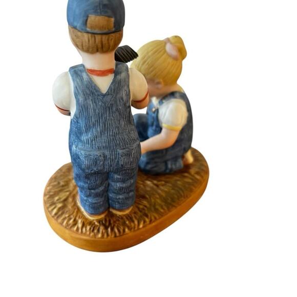 COUNTRY STORE, LIMITED EDITION, “ LITTLE FARMERS” porcelain figurine - Picture 2 of 9